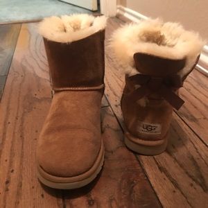 Short chestnut uggs